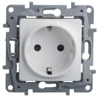 Розетка 2К+З Legrand Etika 16A 250V с/з со шторками винтовой зажим немецкий стандарт белый 672222