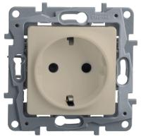 Розетка 2К+З Legrand Etika 16A 250V с/з со шторками винтовой зажим немецкий стандарт слоновая кость 672322