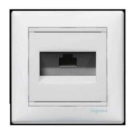 Розетка компьютерная RJ45 Legrand Valena 5e кат UTP с захватами белая 774230 Розетка компьютерная RJ45 Legrand Valena 5e кат UTP с захватами белая 774230