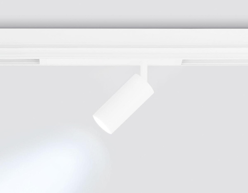 Трековый светодиодный светильник Ambrella Light Track System Magnetic 220V GL1211 Трековый светодиодный светильник Ambrella Light Track System Magnetic 220V GL1211