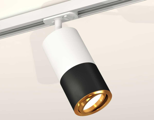 Комплект трекового светильника Ambrella light Track System XT (A2536, C7421, A2011, C7402, N7004) XT7402081 Комплект трекового светильника Ambrella light Track System XT (A2536, C7421, A2011, C7402, N7004) XT7402081