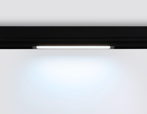 Трековый светодиодный светильник Ambrella Light Track System Magnetic 220V GL1262 Трековый светодиодный светильник Ambrella Light Track System Magnetic 220V GL1262