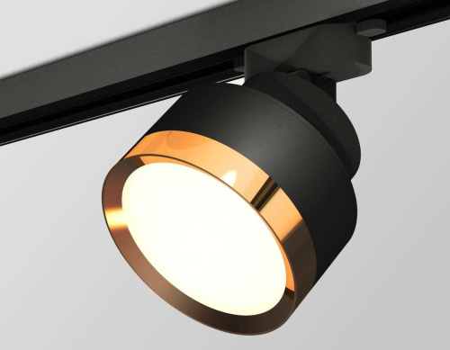 Комплект трекового светильника Ambrella light Track System XT (A2526, A2106, C8102, N8124) XT8102004 Комплект трекового светильника Ambrella light Track System XT (A2526, A2106, C8102, N8124) XT8102004