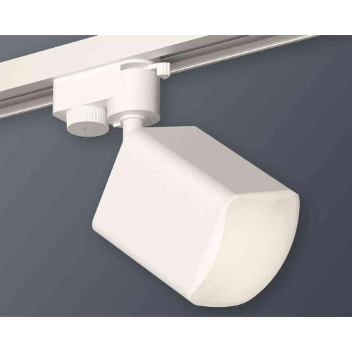 Комплект трекового светильника Ambrella light Track System XT7812023 SWH/FR белый песок/белый матовый (A2520, C7812, N7756) Комплект трекового светильника Ambrella light Track System XT7812023 SWH/FR белый песок/белый матовый (A2520, C7812, N7756)