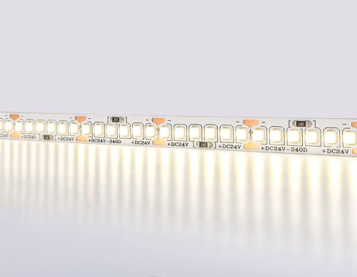 Светодиодная лента Ambrella Light 18W/m 240LED/m 2835SMD дневной белый 5M GS3302 Светодиодная лента Ambrella Light 18W/m 240LED/m 2835SMD дневной белый 5M GS3302