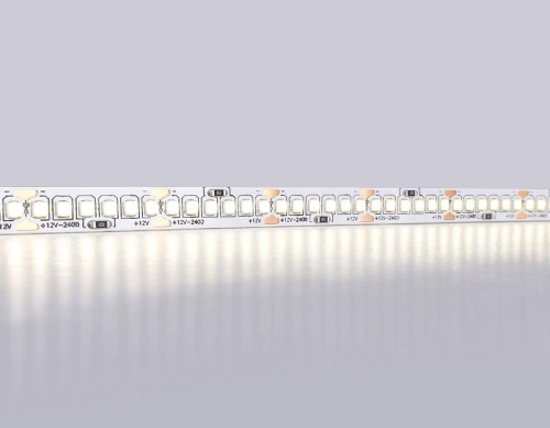 Светодиодная лента Ambrella Light 17W/m 240LED/m 2835SMD дневной белый 5M GS1402 Светодиодная лента Ambrella Light 17W/m 240LED/m 2835SMD дневной белый 5M GS1402
