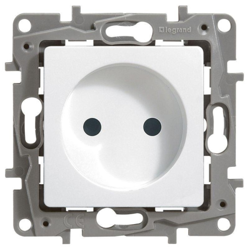Розетка 2К Legrand Etika 16A 250V б/з винтовой зажим белая 672220 Розетка 2К Legrand Etika 16A 250V б/з винтовой зажим белая 672220