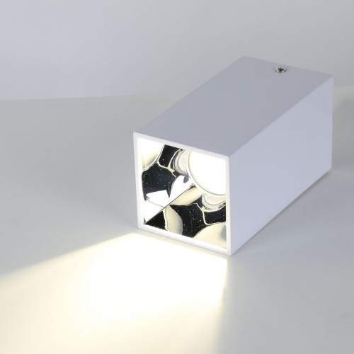 Потолочный светодиодный светильник Favourite Tetrahedron 2401-1U Потолочный светодиодный светильник Favourite Tetrahedron 2401-1U