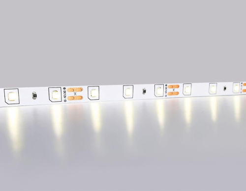 Светодиодная лента Ambrella Light 4,8W/m 60LED/m 2835SMD дневной белый 5M GS1002 Светодиодная лента Ambrella Light 4,8W/m 60LED/m 2835SMD дневной белый 5M GS1002