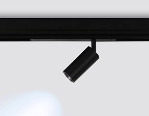 Трековый светодиодный светильник Ambrella Light Track System Magnetic 220V GL1212 Трековый светодиодный светильник Ambrella Light Track System Magnetic 220V GL1212