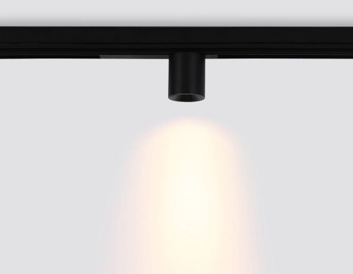 Трековый светодиодный светильник Ambrella Light Track System Magnetic 220V GL1242 Трековый светодиодный светильник Ambrella Light Track System Magnetic 220V GL1242