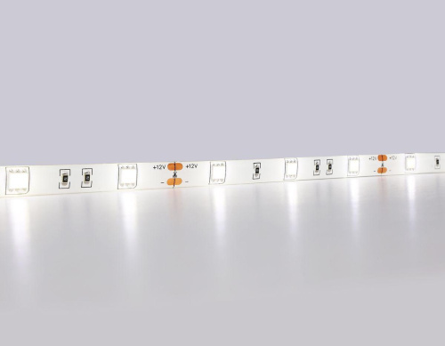 Светодиодная влагозащищенная лента Ambrella Light 7,2W/m 30LED/m 5050SMD дневной белый 5M GS1902 Светодиодная влагозащищенная лента Ambrella Light 7,2W/m 30LED/m 5050SMD дневной белый 5M GS1902
