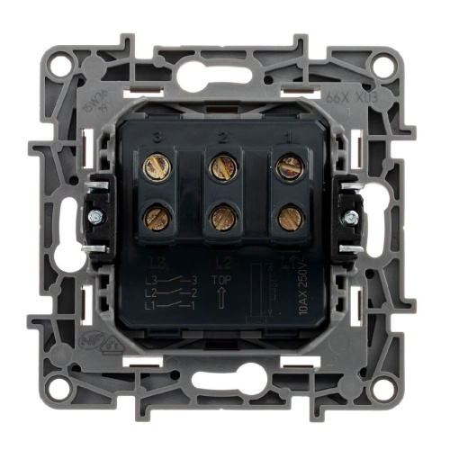 Выключатель трехклавишный Legrand Etika 10A 250V белый 672213 Выключатель трехклавишный Legrand Etika 10A 250V белый 672213