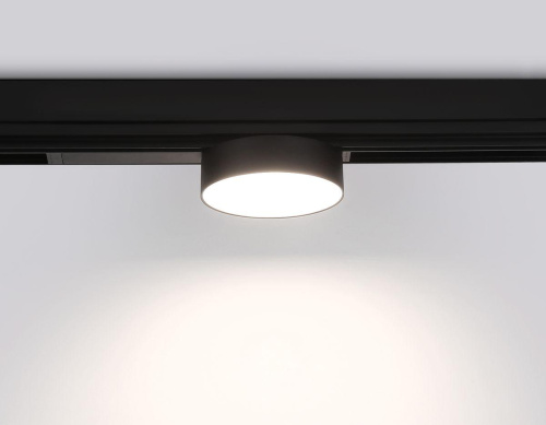 Трековый светодиодный светильник Ambrella Light Track System Magnetic 220V GL1381 Трековый светодиодный светильник Ambrella Light Track System Magnetic 220V GL1381