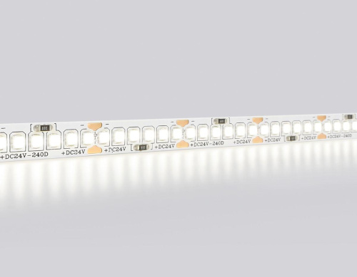 Светодиодная лента Ambrella Light 20W/m 240LED/m 2835SMD дневной белый 5M GS3402 Светодиодная лента Ambrella Light 20W/m 240LED/m 2835SMD дневной белый 5M GS3402