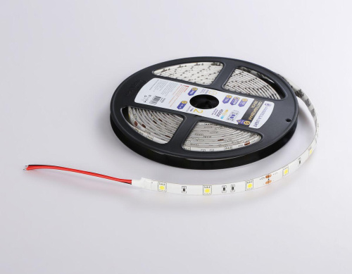 Светодиодная влагозащищенная лента Ambrella Light 7,2W/m 30LED/m 5050SMD дневной белый 5M GS1902 Светодиодная влагозащищенная лента Ambrella Light 7,2W/m 30LED/m 5050SMD дневной белый 5M GS1902
