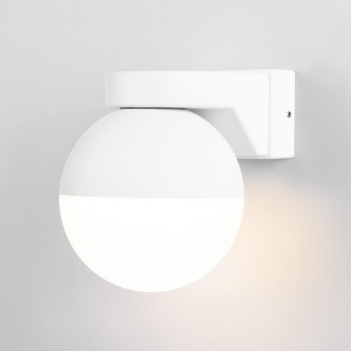 Настенный светильник Elektrostandard Moon MRL 1028 белый a062857 Настенный светильник Elektrostandard Moon MRL 1028 белый a062857