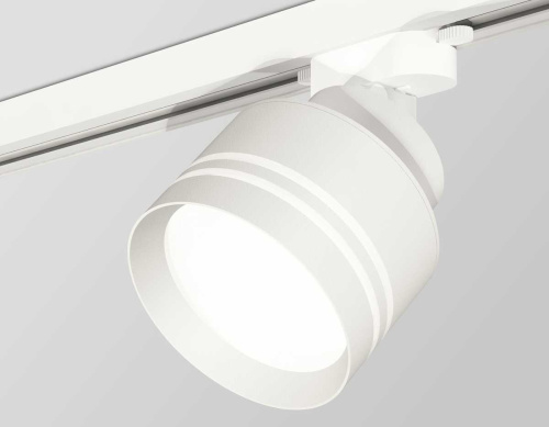 Комплект трекового светильника Ambrella light Track System XT (A2524, A2105, C8101, N8477) XT8101026 Комплект трекового светильника Ambrella light Track System XT (A2524, A2105, C8101, N8477) XT8101026