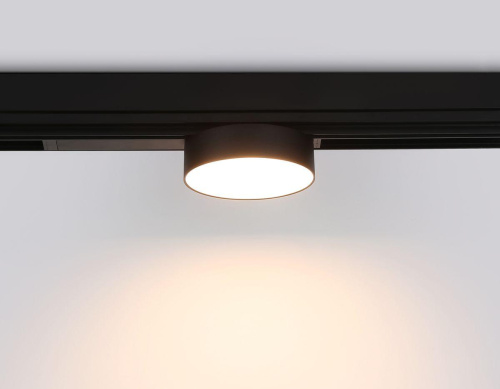 Трековый светодиодный светильник Ambrella Light Track System Magnetic 220V GL1381 Трековый светодиодный светильник Ambrella Light Track System Magnetic 220V GL1381