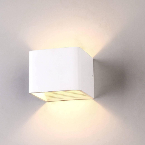 Настенный светодиодный светильник Elektrostandard Coneto Led белый MRL Led 1060 a040452 Настенный светодиодный светильник Elektrostandard Coneto Led белый MRL Led 1060 a040452