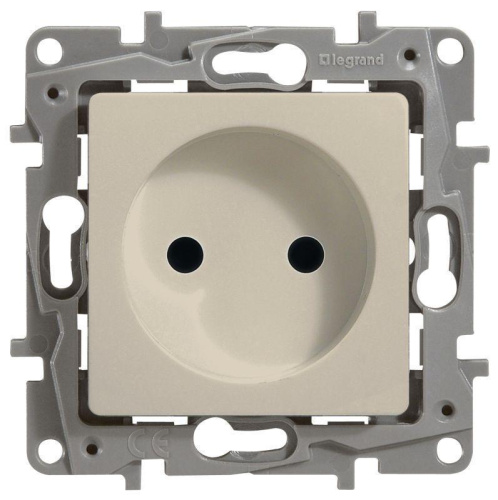 Розетка 2К Legrand Etika 16A 250V б/з винтовой зажим слоновая кость 672320 Розетка 2К Legrand Etika 16A 250V б/з винтовой зажим слоновая кость 672320