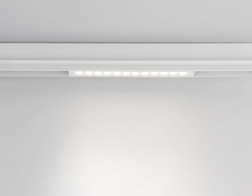 Трековый светодиодный светильник Ambrella Light Track System Magnetic 220V GL1301 Трековый светодиодный светильник Ambrella Light Track System Magnetic 220V GL1301