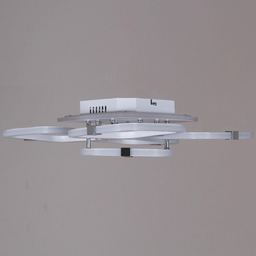 Потолочная светодиодная люстра Reluce 06321-3.3-05 WH+CR (RGB) Потолочная светодиодная люстра Reluce 06321-3.3-05 WH+CR (RGB)