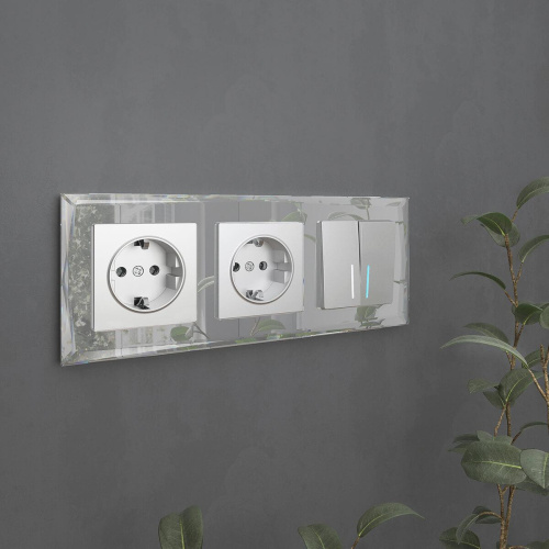 Рамка Werkel Diamant на 3 поста зеркальный WL08-Frame-03 4690389143830 Рамка Werkel Diamant на 3 поста зеркальный WL08-Frame-03 4690389143830