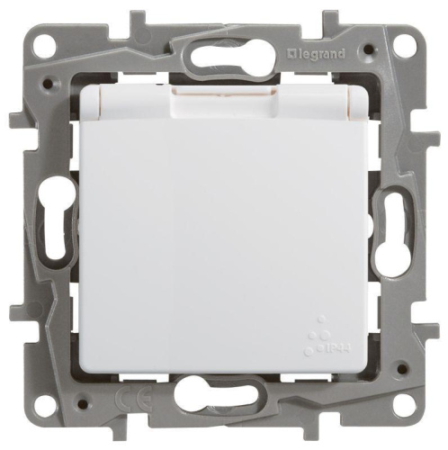 Розетка 2К+З Legrand Etika 16A 250V с/з со шторками крышкой безвинтовой зажим немецкий стандарт белый 672232 Розетка 2К+З Legrand Etika 16A 250V с/з со шторками крышкой безвинтовой зажим немецкий стандарт белый 672232