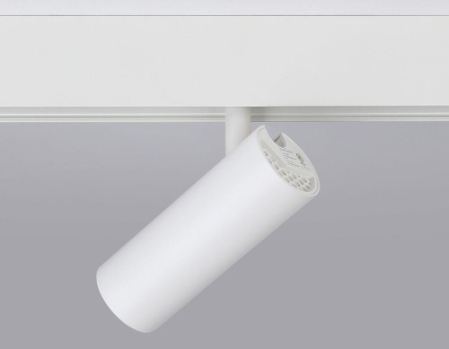 Трековый светодиодный светильник Ambrella light Track System Magnetic GL3819 Трековый светодиодный светильник Ambrella light Track System Magnetic GL3819