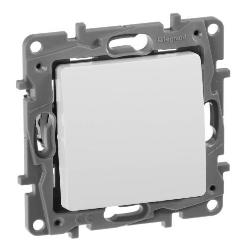 Выключатель кнопочный одноклавишный Legrand Etika 6A 250V белый 672214 Выключатель кнопочный одноклавишный Legrand Etika 6A 250V белый 672214