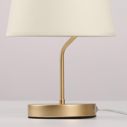Настольная лампа MW-Light Вега 329032801 Настольная лампа MW-Light Вега 329032801