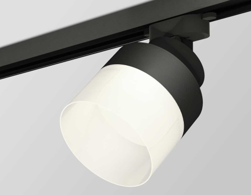 Комплект трекового светильника Ambrella light Track System XT (A2526, A2106, C8102, N8402) XT8102021 Комплект трекового светильника Ambrella light Track System XT (A2526, A2106, C8102, N8402) XT8102021