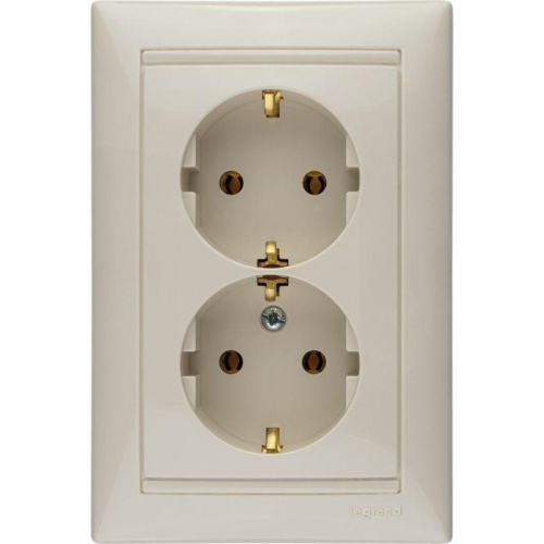 Розетка 2x2К+З Legrand Valena 16A 250V с/з винтовой зажим слоновая кость 774370 Розетка 2x2К+З Legrand Valena 16A 250V с/з винтовой зажим слоновая кость 774370