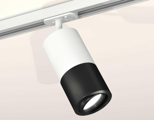 Комплект трекового светильника Ambrella light Track System XT (A2536, C7421, A2011, C7402, N7002) XT7402080 Комплект трекового светильника Ambrella light Track System XT (A2536, C7421, A2011, C7402, N7002) XT7402080