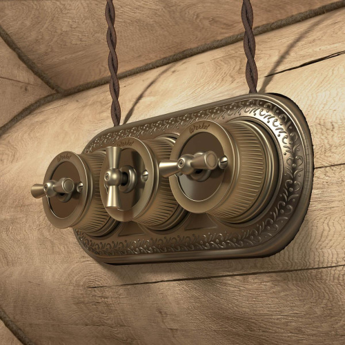 Рамка Werkel Antik Runda на 3 поста бронза WL70-frame-03 4690389106545 Рамка Werkel Antik Runda на 3 поста бронза WL70-frame-03 4690389106545