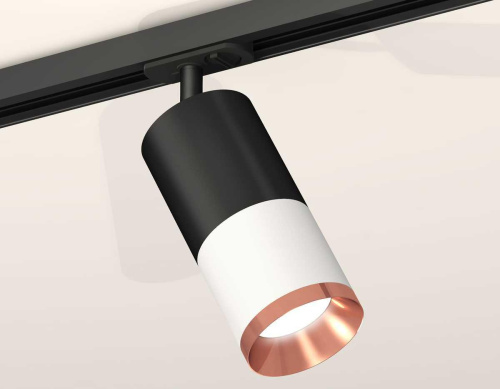 Комплект трекового светильника Ambrella light Track System XT (A2537, C7422, A2011, C7401, N7035) XT7401102 Комплект трекового светильника Ambrella light Track System XT (A2537, C7422, A2011, C7401, N7035) XT7401102