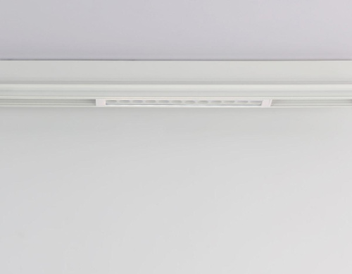 Трековый светодиодный светильник Ambrella Light Track System Magnetic 220V GL1301 Трековый светодиодный светильник Ambrella Light Track System Magnetic 220V GL1301