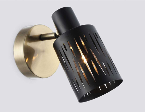 Настенно-потолочный спот Ambrella light TRADITIONAL TR8667 Настенно-потолочный спот Ambrella light TRADITIONAL TR8667