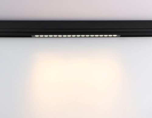 Трековый светодиодный светильник Ambrella Light Track System Magnetic 220V GL1314 Трековый светодиодный светильник Ambrella Light Track System Magnetic 220V GL1314