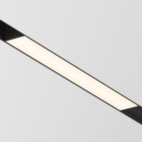 Трековый светодиодный светильник для магнитного шинопровода Maytoni Track lamps TR012-2-12W3K-B Трековый светодиодный светильник для магнитного шинопровода Maytoni Track lamps TR012-2-12W3K-B