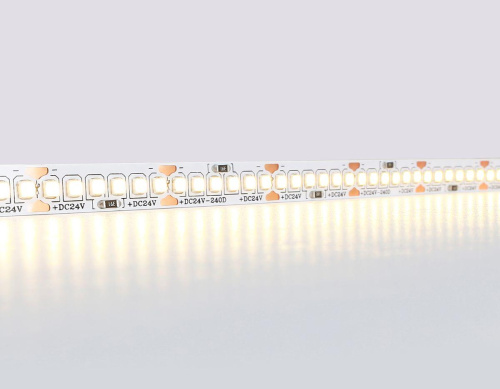 Светодиодная лента Ambrella Light 18W/m 240LED/m 2835SMD теплый белый 5M GS3301 Светодиодная лента Ambrella Light 18W/m 240LED/m 2835SMD теплый белый 5M GS3301