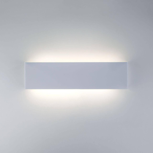Настенный светодиодный светильник Eurosvet 40131/1 Led белый Настенный светодиодный светильник Eurosvet 40131/1 Led белый