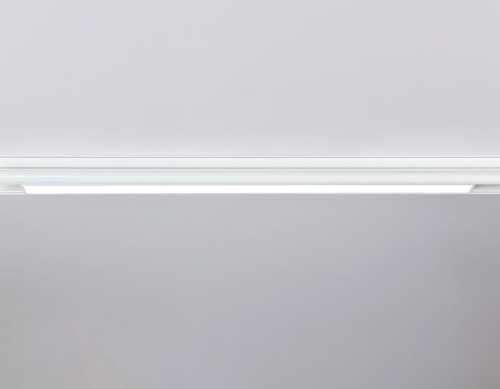 Трековый светодиодный светильник Ambrella light Track System Magnetic GL4008 Трековый светодиодный светильник Ambrella light Track System Magnetic GL4008