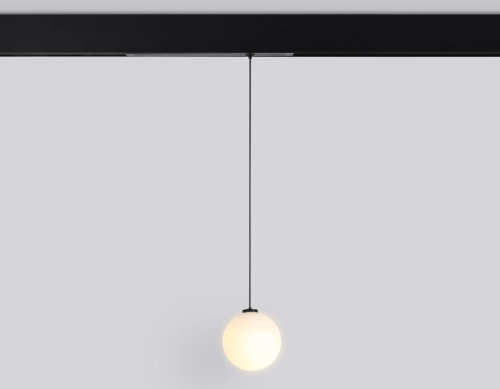 Трековый светодиодный светильник Ambrella Light Track System Magnetic 220V GL1442 Трековый светодиодный светильник Ambrella Light Track System Magnetic 220V GL1442