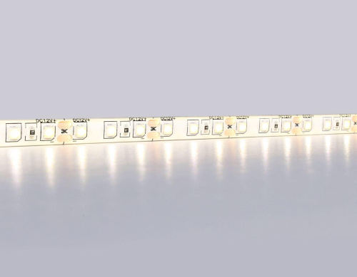 Светодиодная влагозащищенная лента Ambrella Light 9,6W/m 120LED/m 2835SMD теплый белый 5M GS1201 Светодиодная влагозащищенная лента Ambrella Light 9,6W/m 120LED/m 2835SMD теплый белый 5M GS1201