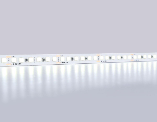 Светодиодная лента Ambrella Light 14,4W/m 180LED/m 2835SMD холодный белый 5M GS1303 Светодиодная лента Ambrella Light 14,4W/m 180LED/m 2835SMD холодный белый 5M GS1303