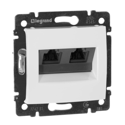 Розетка компьютерная 2хRJ45 Legrand Valena 5e кат UTP с захватами белая 774231 Розетка компьютерная 2хRJ45 Legrand Valena 5e кат UTP с захватами белая 774231