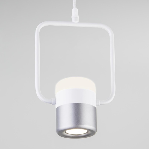 Подвесной светодиодный светильник Eurosvet Oskar 50165/1 LED белый/серебро Подвесной светодиодный светильник Eurosvet Oskar 50165/1 LED белый/серебро