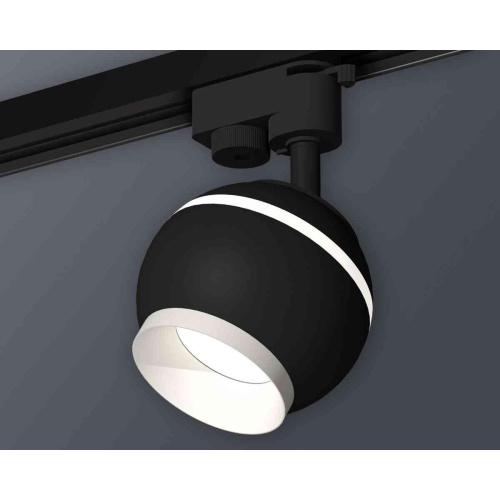 Комплект трекового светильника Ambrella light Track System XT1102001 SBK/SWH черный песок/белый песок (A2521, C1102, N7030) Комплект трекового светильника Ambrella light Track System XT1102001 SBK/SWH черный песок/белый песок (A2521, C1102, N7030)